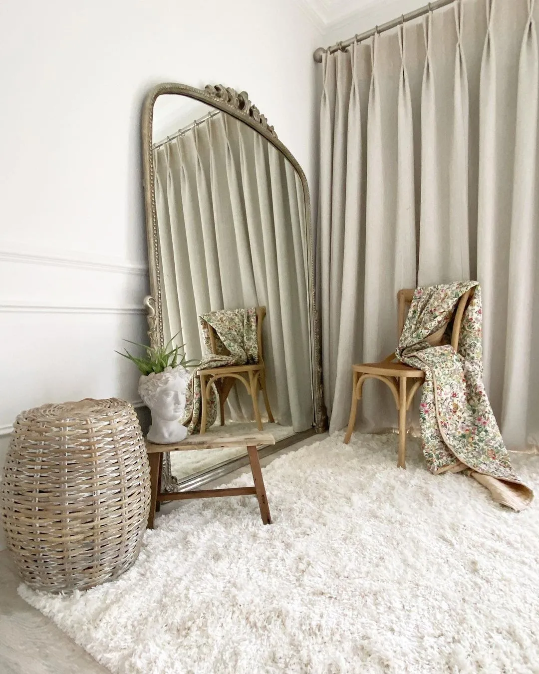 Super Soft Luxury Cream White Shaggy Rug